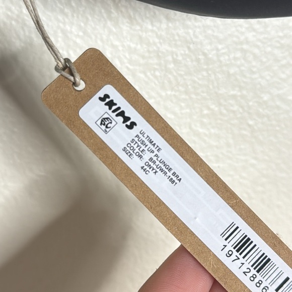 Skims ultimate push up plunge bra size 44C in color onyx - Picture 6 of 9